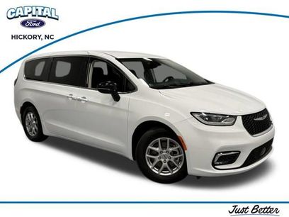 Used 2024 Chrysler Pacifica Touring-L