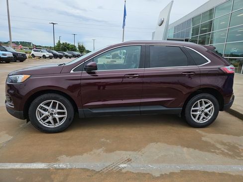 Certified 2024 Ford Edge SEL w/ Convenience Package AWD/4WD image 2