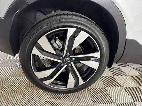 Used 2024 Volvo XC40 B5 Ultimate w/ Protection Package Premier image 31