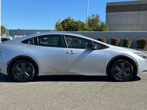 Certified 2023 Toyota Prius LE FWD image 6