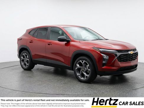 Used 2025 Chevrolet Trax LT image 1