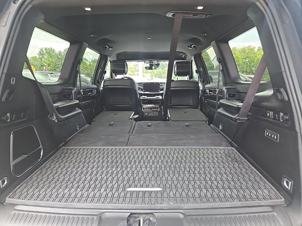 Used 2024 Jeep Wagoneer Series III AWD/4WD image 35
