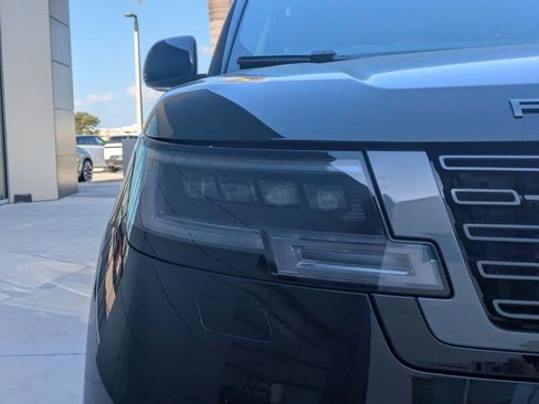 Used 2025 Land Rover Range Rover SE AWD/4WD image 10