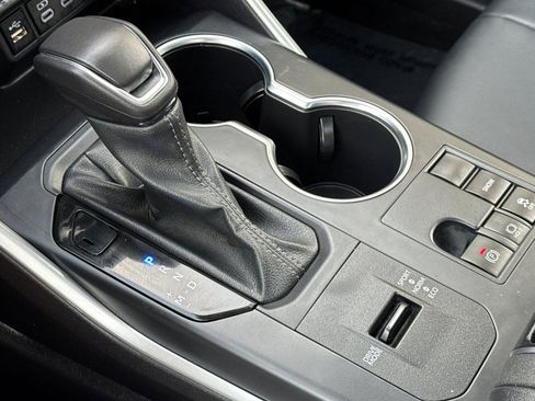 Used 2025 Toyota Highlander XLE image 22