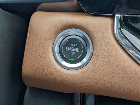 Used 2025 GMC Canyon AT4 w/ Technology Plus Package image 28