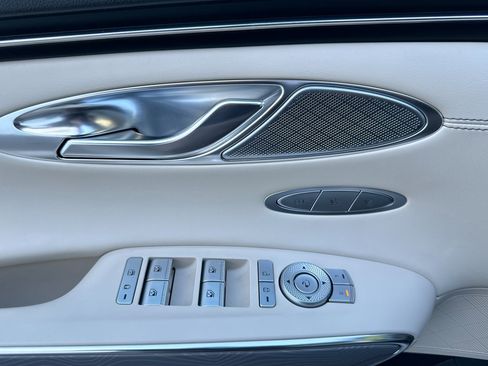 Used 2023 Genesis GV70 2.5T w/ Advanced Package image 12