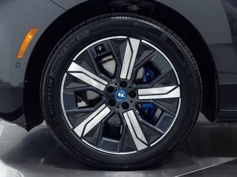 Used 2024 BMW iX xDrive50 w/ Premium Package AWD/4WD image 27