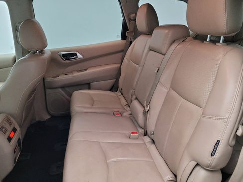 Used 2020 Nissan Pathfinder Platinum FWD image 18