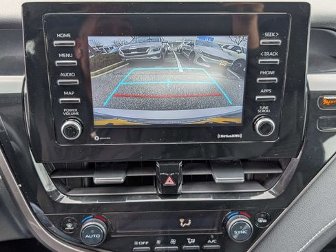 Used 2022 Toyota Camry SE image 25