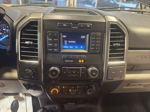 Used 2017 Ford F250 XLT w/ FX4 Off-Road Package image 18