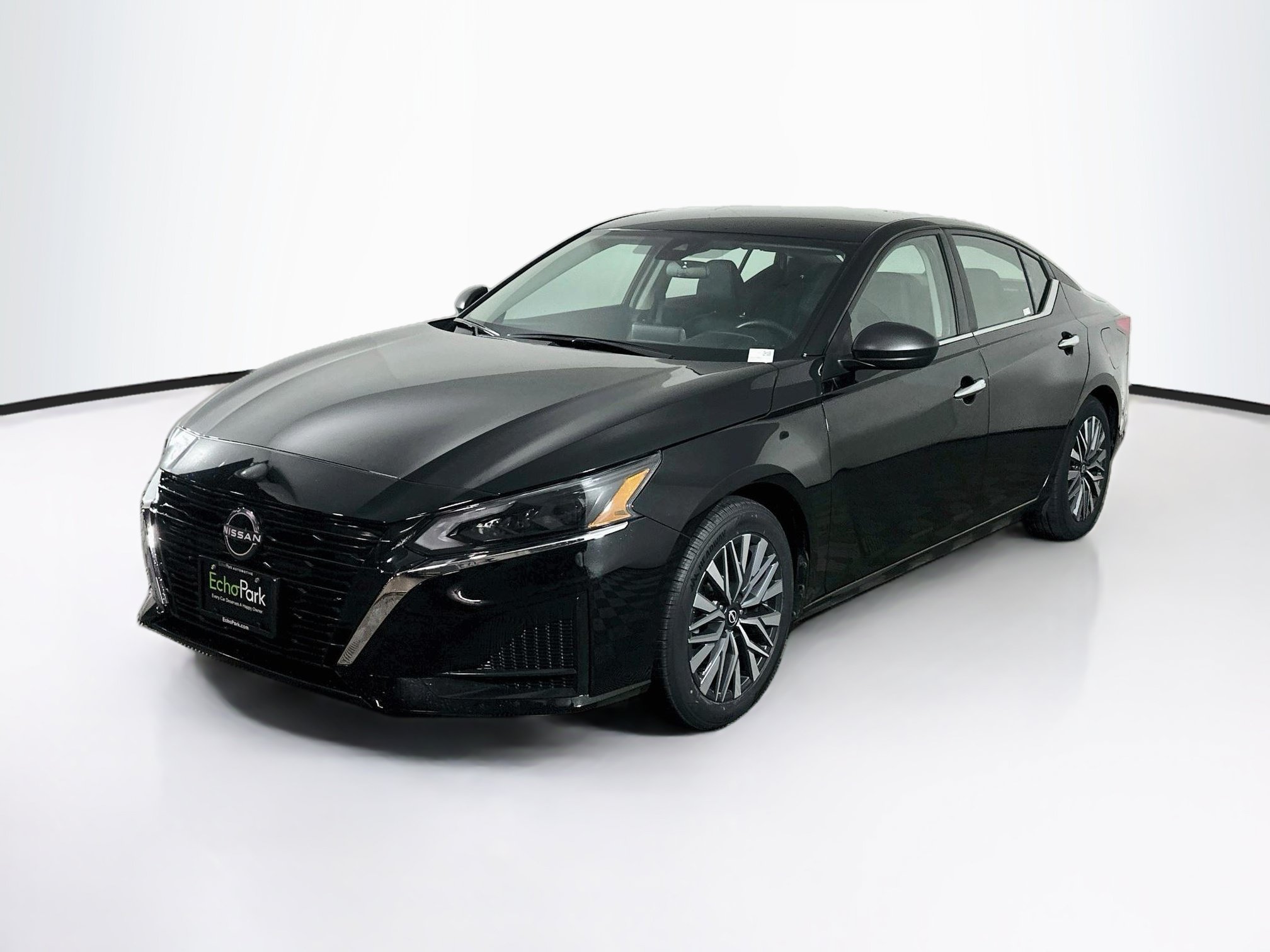 Used 2025 Nissan Altima 2.5 SV FWD image 3