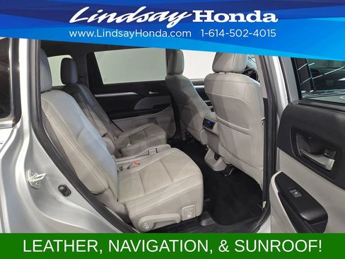 Used 2019 Toyota Highlander XLE AWD/4WD image 10