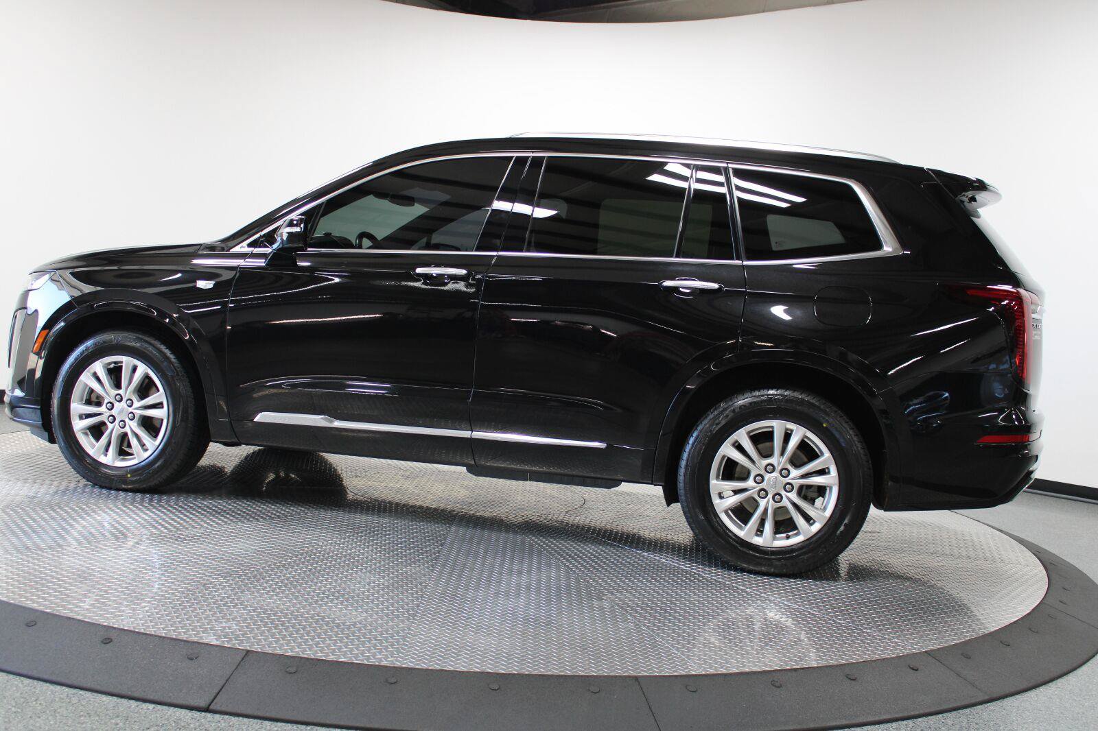 Certified 2023 Cadillac XT6 Luxury FWD image 6