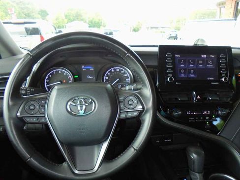 Used 2023 Toyota Camry SE image 6