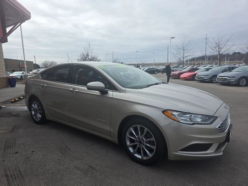Used 2017 Ford Fusion S image 3