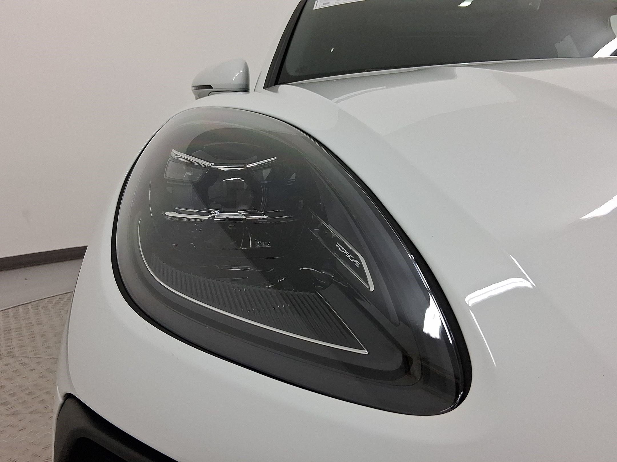 Used 2026 Porsche Macan AWD/4WD image 11
