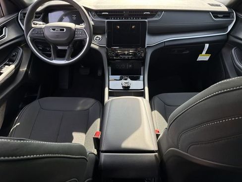 New 2026 Jeep Grand Cherokee Laredo AWD/4WD image 17