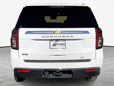 Used 2024 Chevrolet Suburban LT image 6