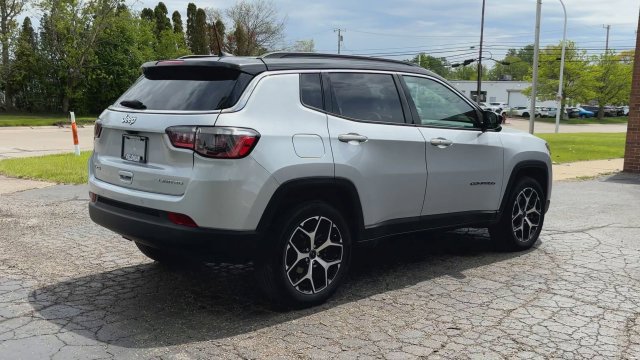 Used 2025 Jeep Compass Limited AWD/4WD image 8