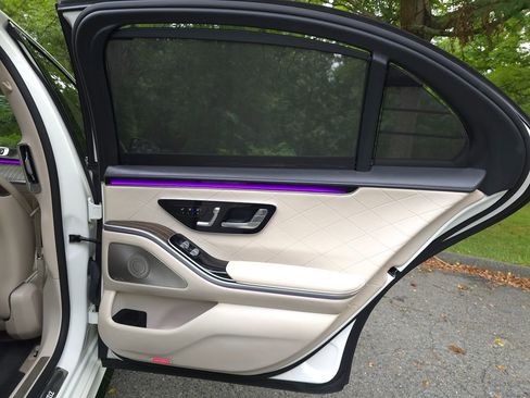 Used 2021 Mercedes-Benz S 580 4MATIC Sedan w/ AMG Line image 24