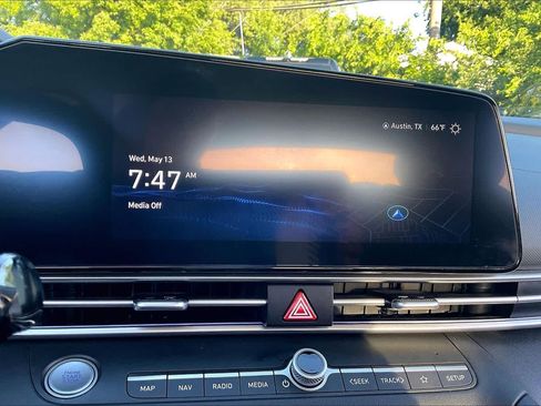 Used 2024 Hyundai Elantra Blue FWD image 31