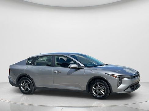 Used 2025 Kia K4 LXS image 15