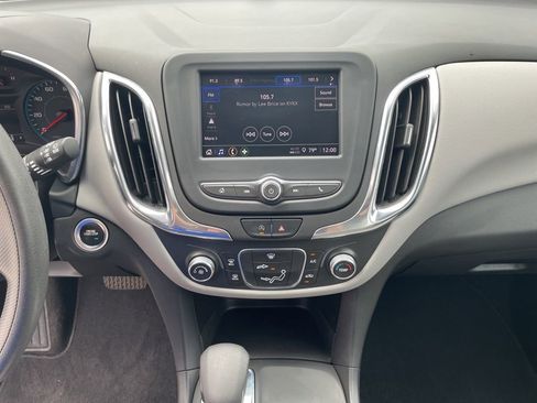 Used 2022 Chevrolet Equinox LS image 16