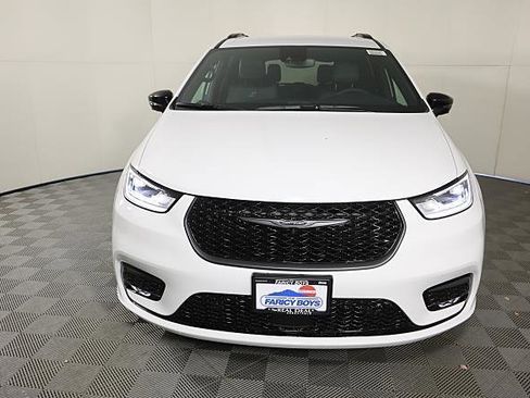 New 2026 Chrysler Pacifica Select w/ S Appearance Package image 3