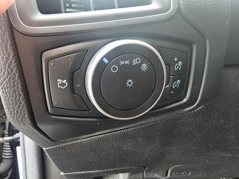 Used 2016 Ford Focus SE w/ Reverse Sensing Package image 19