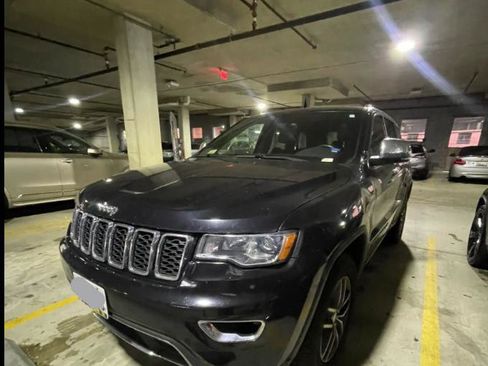 Used 2017 Jeep Grand Cherokee Limited AWD/4WD image 2