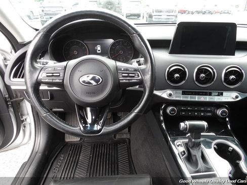 Used 2018 Kia Stinger Premium AWD/4WD image 15