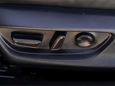 Used 2025 Toyota Camry SE FWD image 17