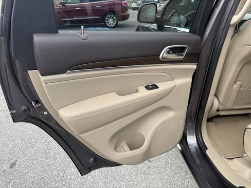 Used 2016 Jeep Grand Cherokee Overland AWD/4WD image 13