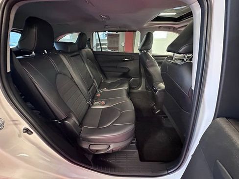 Used 2023 Toyota Highlander XLE image 14