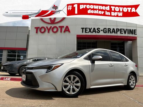 Used 2025 Toyota Corolla LE FWD image 1