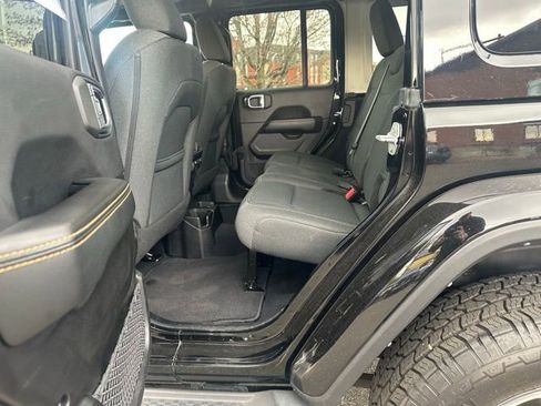 Used 2024 Jeep Wrangler Unlimited Sahara AWD/4WD image 15