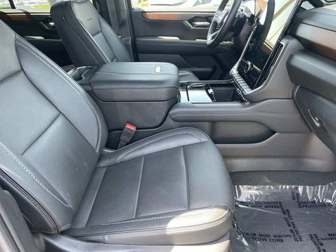 Used 2025 GMC Yukon Denali AWD/4WD image 29