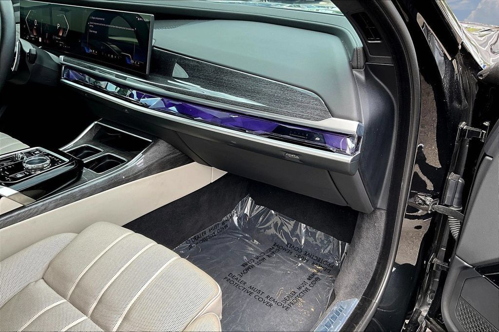 Used 2023 BMW 760i xDrive w/ Executive Package AWD/4WD image 26