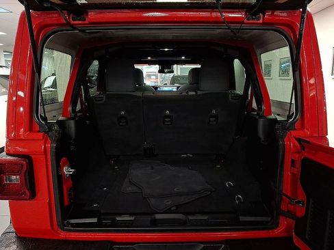 Used 2024 Jeep Wrangler Sahara image 27