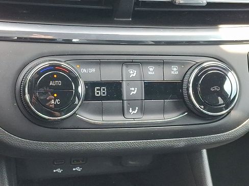 Used 2024 Buick Envista Preferred w/ Convenience II Package FWD image 16
