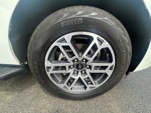 Used 2025 Ford Expedition Active AWD/4WD image 12