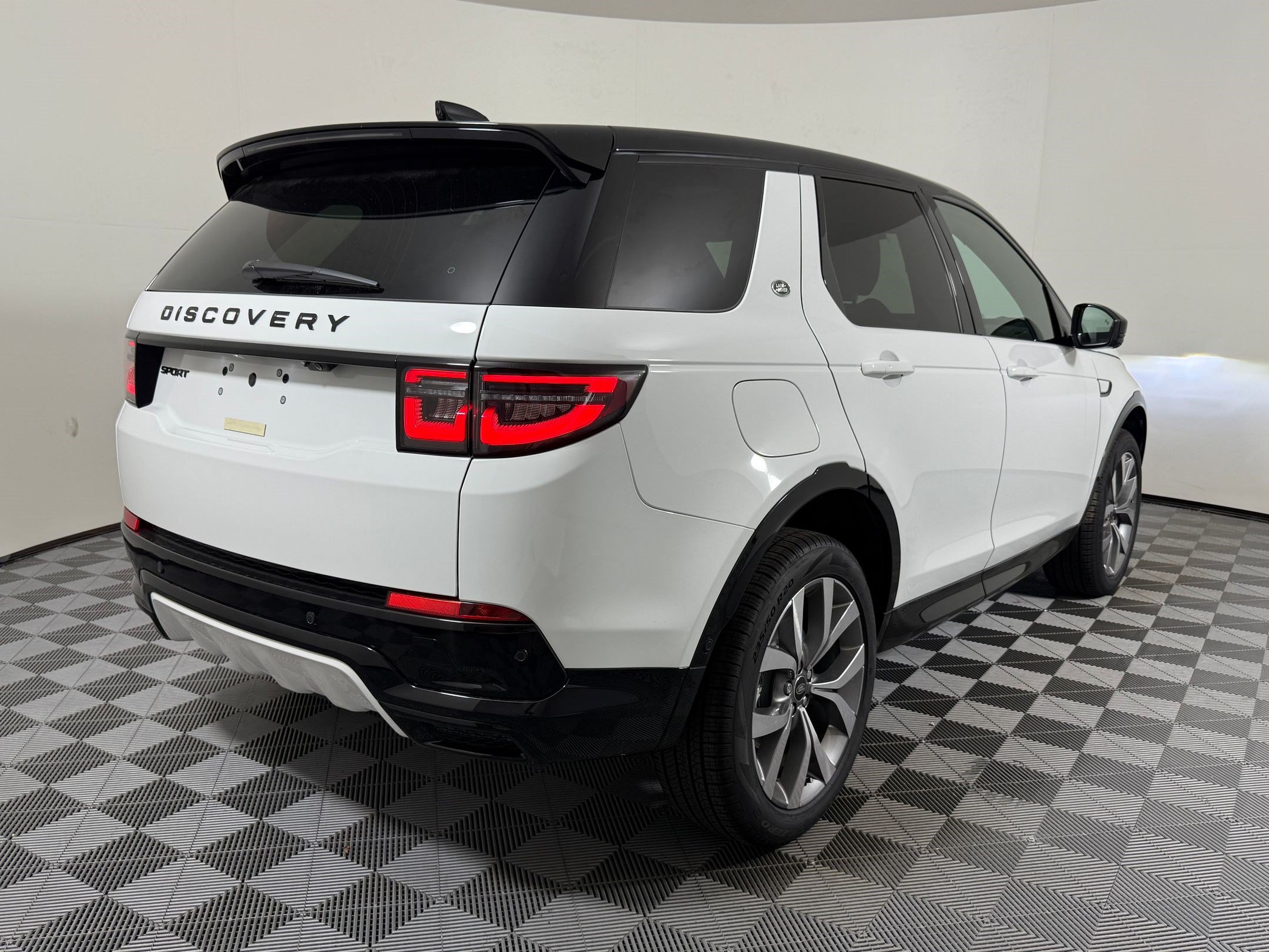 New 2026 Land Rover Discovery Sport Landmark AWD/4WD image 9