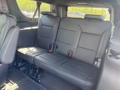 Used 2023 GMC Yukon XL Denali AWD/4WD image 11