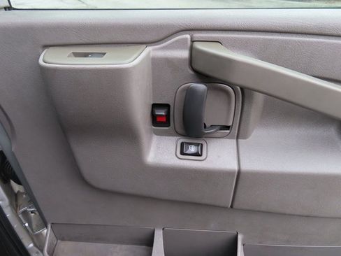 Used 2018 Chevrolet Express 2500 w/ Driver Convenience Package image 24