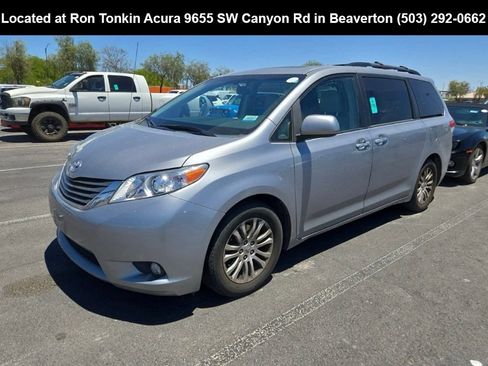 Used 2013 Toyota Sienna XLE FWD image 3