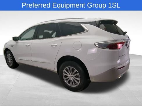 Used 2023 Buick Enclave Essence image 4