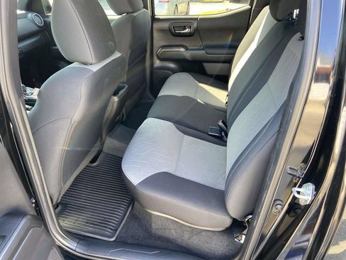 Used 2022 Toyota Tacoma TRD Sport w/ Technology Package RWD image 19