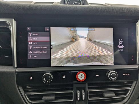 Certified 2025 Porsche Macan image 17