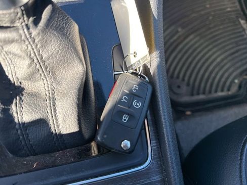 Used 2017 Volkswagen Passat 1.8T SEL Premium image 15