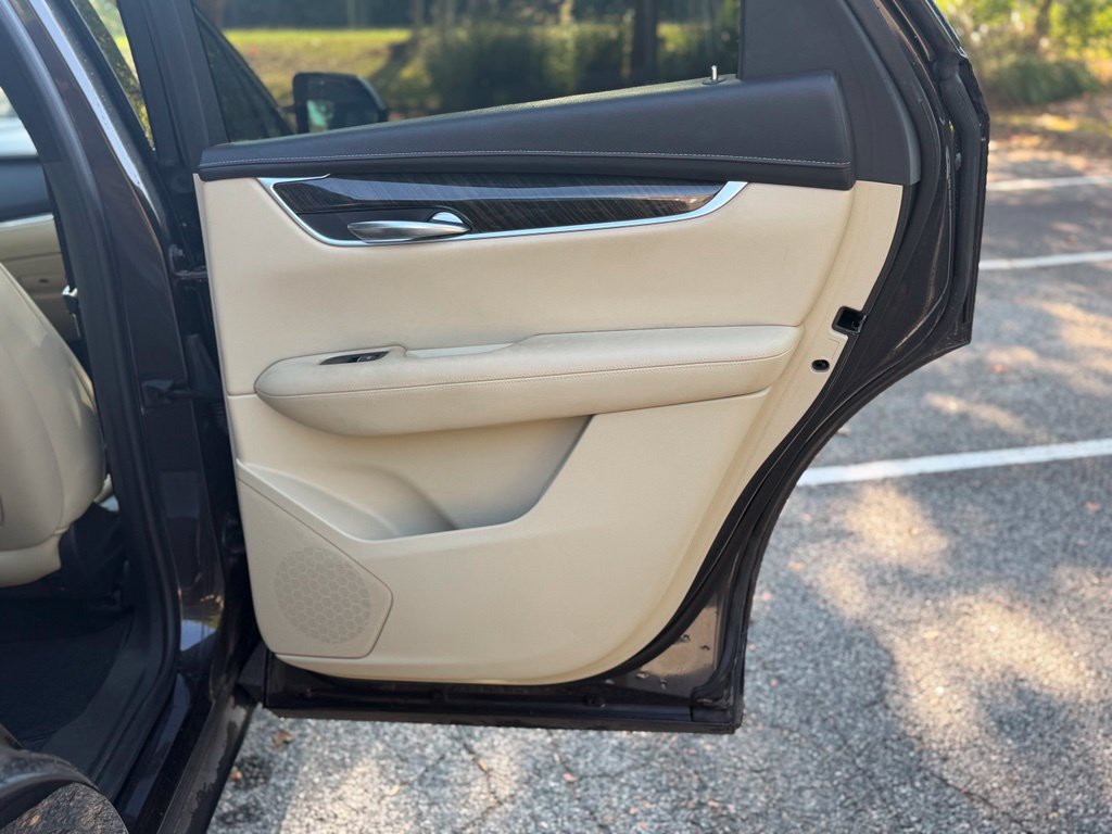 Used 2017 Cadillac XT5 FWD image 17